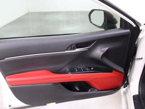 Used 2020 Toyota Camry XSE FWD image 16