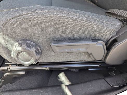 Used 2025 Jeep Wrangler Sahara image 16