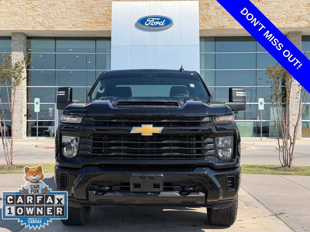 Used 2025 Chevrolet Silverado 2500 Custom AWD/4WD image 2