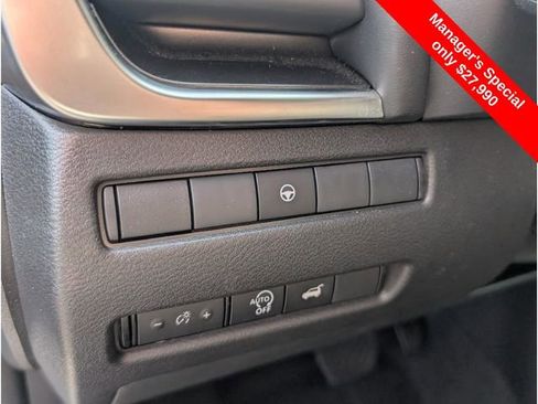 Certified 2025 Nissan Rogue SV image 19