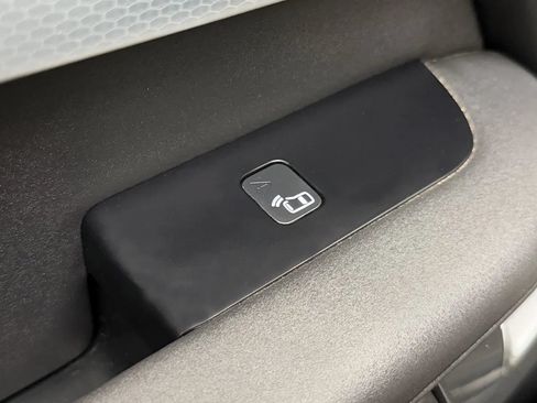 Used 2020 Land Rover Discovery Landmark AWD/4WD image 38