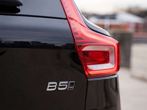 Certified 2023 Volvo XC40 B5 Plus w/ Driver Assist Package image 6