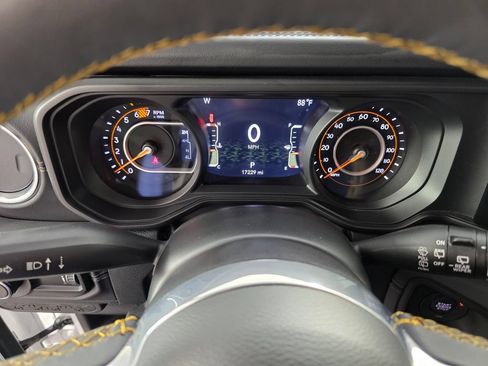 Used 2024 Jeep Wrangler Unlimited Sahara w/ Technology Group AWD/4WD image 20