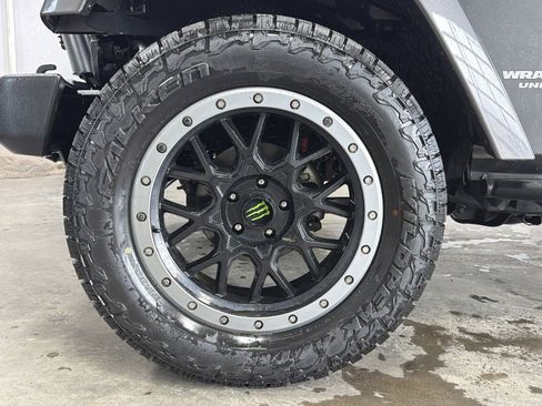 Used 2016 Jeep Wrangler Unlimited Rubicon w/ Connectivity Group image 9