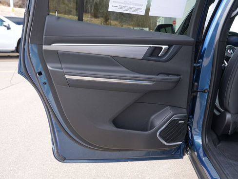 Used 2025 Buick Enclave Preferred image 19