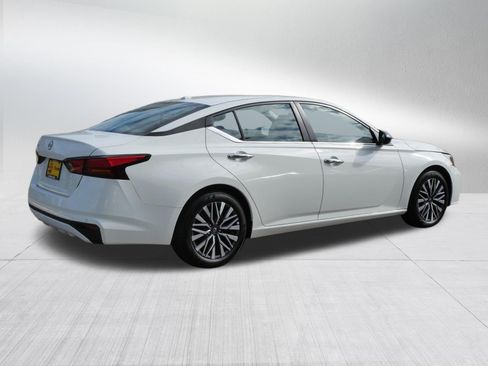 Used 2025 Nissan Altima 2.5 SV FWD image 7
