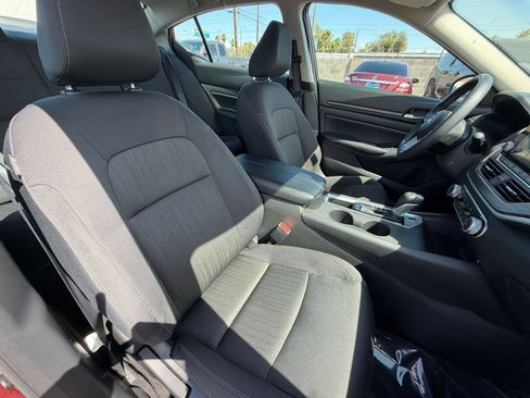 Used 2025 Nissan Altima 2.5 SV FWD image 36