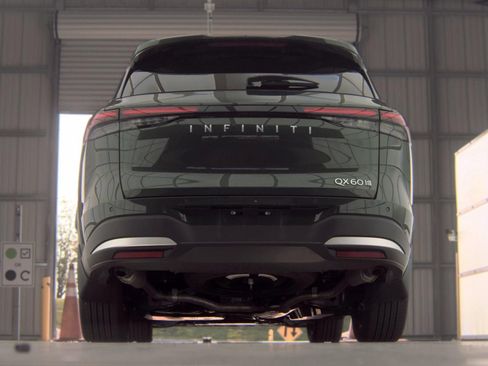 Certified 2026 INFINITI QX60 Luxe w/ Cargo Package AWD/4WD image 15