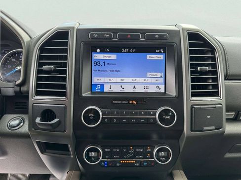 Used 2019 Ford Expedition Max XLT w/ Equipment Group 202A AWD/4WD image 34