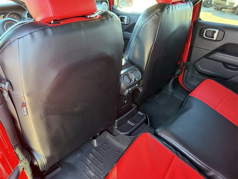 Used 2021 Jeep Wrangler Unlimited Sahara image 30