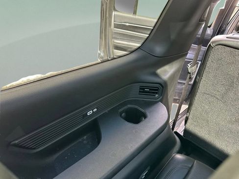 Used 2023 Jeep Wagoneer 4WD w/ Premium Group I image 10