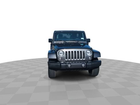 Used 2017 Jeep Wrangler Unlimited Sahara w/ Connectivity Group AWD/4WD image 3