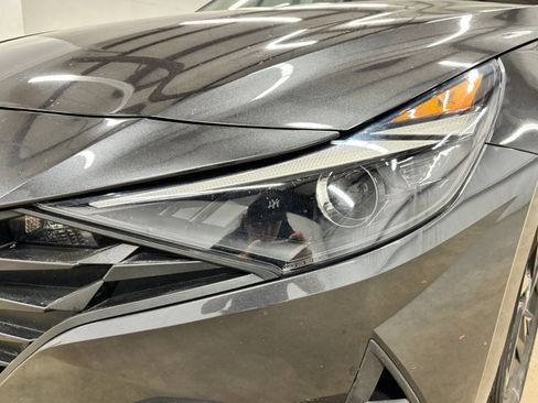 Used 2021 Hyundai Elantra SEL w/ Preferred Accessory Package FWD image 8