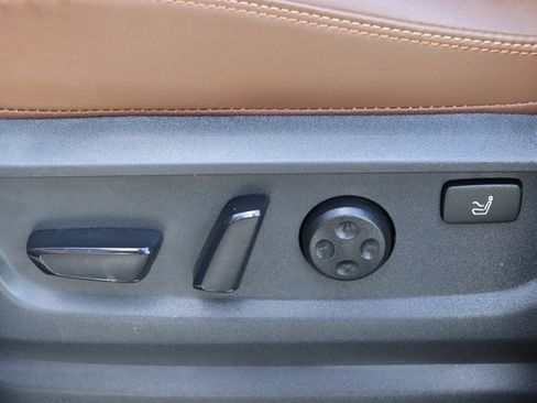 Used 2025 Nissan Armada Platinum Reserve image 19