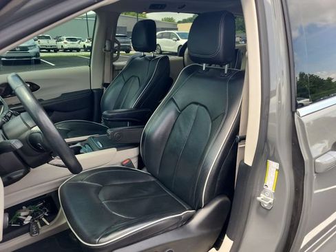 Used 2021 Chrysler Pacifica Limited AWD/4WD image 19