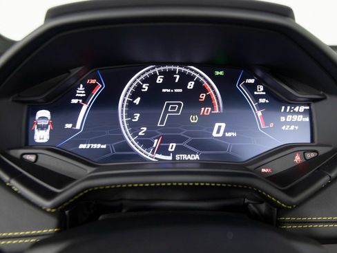 Used 2022 Lamborghini Huracan EVO image 17