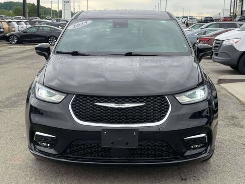 Used 2025 Chrysler Pacifica Select FWD image 32