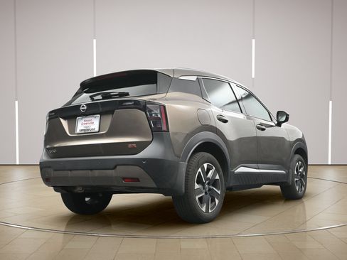 Certified 2025 Nissan Kicks SR FWD image 23