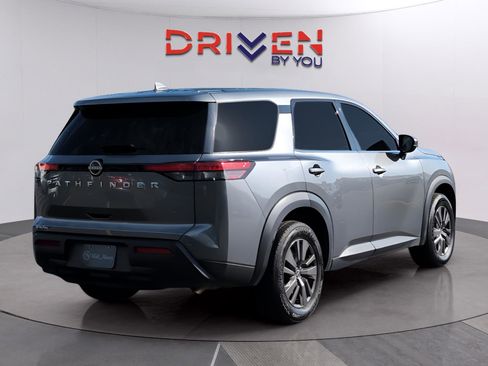 Used 2022 Nissan Pathfinder S image 5