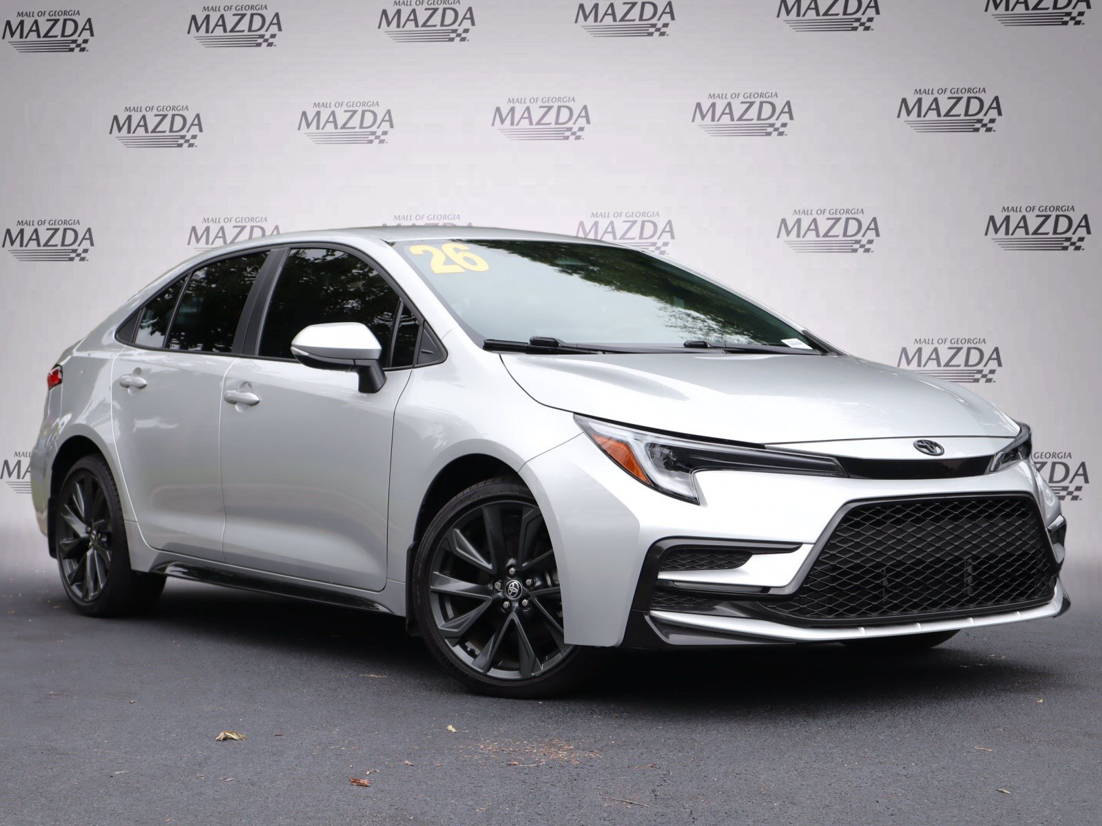 Used 2026 Toyota Corolla SE FWD image 2