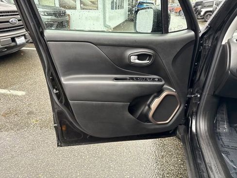 Used 2023 Jeep Renegade Latitude image 15