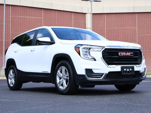 Used 2024 GMC Terrain SLE FWD image 1