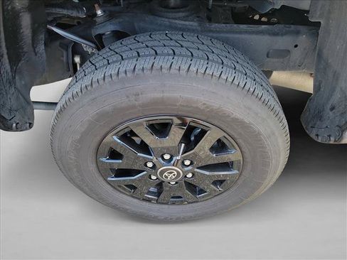 Used 2025 Toyota Tacoma SR5 AWD/4WD image 12
