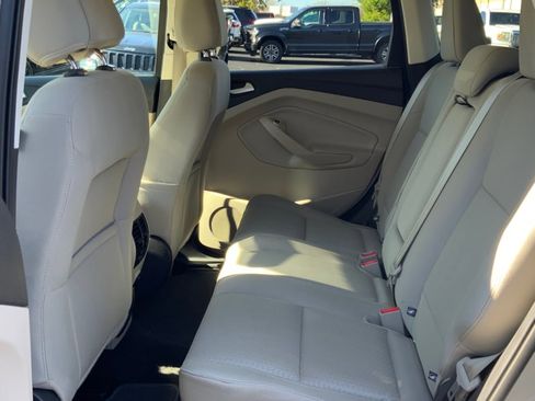 Used 2017 Ford Escape SE image 11