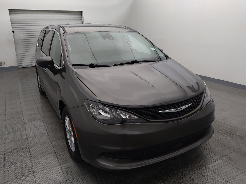 Used 2023 Chrysler Voyager LX FWD image 14