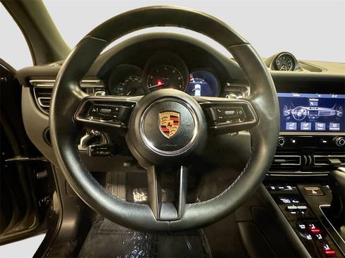 Used 2022 Porsche Macan image 12