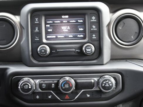 Used 2018 Jeep Wrangler Unlimited Sport S image 19