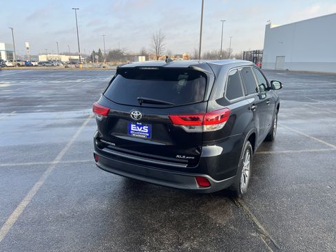 Used 2019 Toyota Highlander XLE image 6