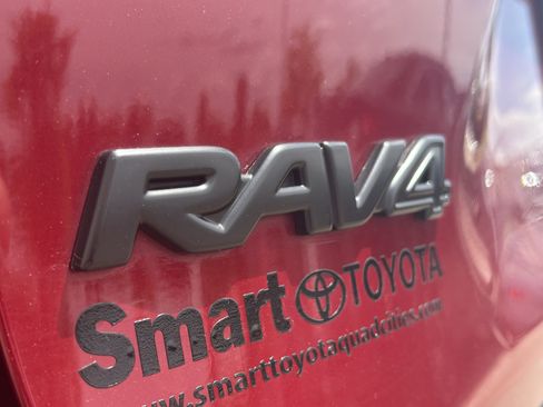 Used 2019 Toyota RAV4 LE AWD/4WD image 8