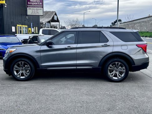 Used 2021 Ford Explorer XLT w/ Equipment Group 202A image 8