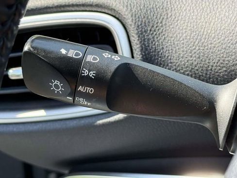 Used 2022 Toyota Prius Prime XLE FWD image 21