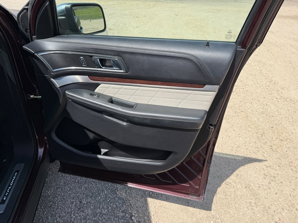 Used 2018 Ford Explorer Platinum AWD/4WD image 31