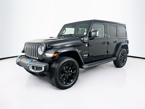 Used 2022 Jeep Wrangler Unlimited Sahara w/ Cold Weather Group AWD/4WD image 3