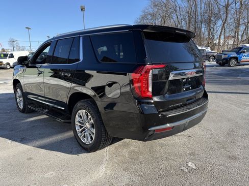 Used 2023 GMC Yukon SLT w/ SLT Luxury Package image 3