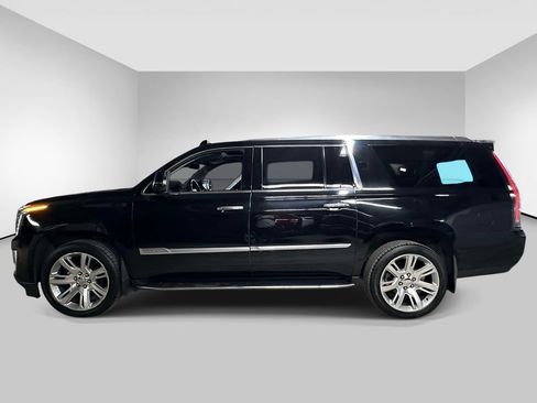 Used 2020 Cadillac Escalade ESV Luxury AWD/4WD image 2