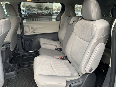Used 2024 Toyota Sienna LE image 15