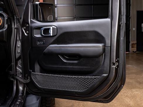 Used 2021 Jeep Gladiator Overland AWD/4WD image 36