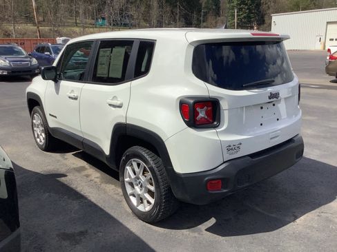 Used 2023 Jeep Renegade Latitude AWD/4WD image 3