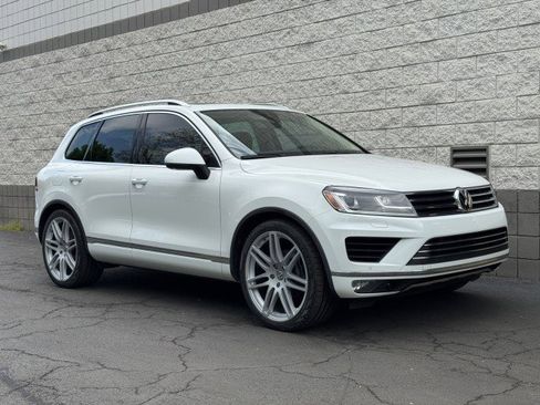 Used 2016 Volkswagen Touareg Sport AWD/4WD image 17
