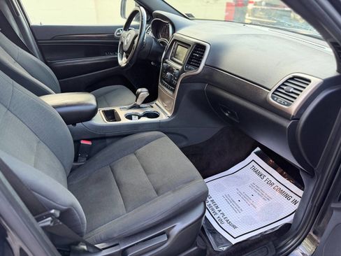 Used 2017 Jeep Grand Cherokee Laredo image 14