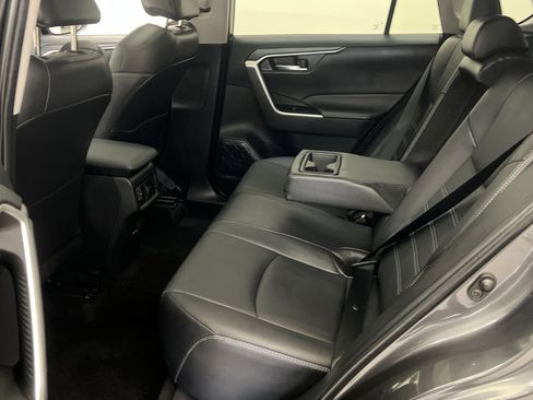 Used 2022 Toyota RAV4 XLE Premium image 23