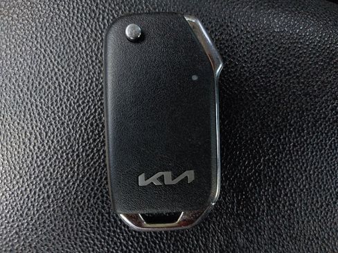 Used 2022 Kia Forte LXS w/ LXS Technology Package FWD image 32