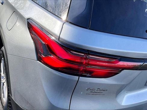 Used 2023 Chevrolet Traverse LT image 29