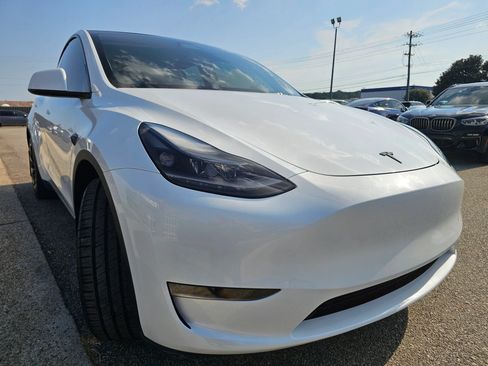 Used 2024 Tesla Model Y Long Range AWD/4WD image 7