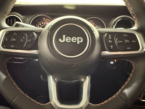 Used 2023 Jeep Gladiator Overland AWD/4WD image 44
