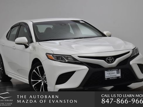Used 2018 Toyota Camry SE FWD image 1